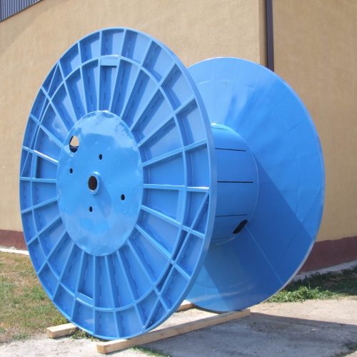 Blue large metal spool, 2600 mm flange