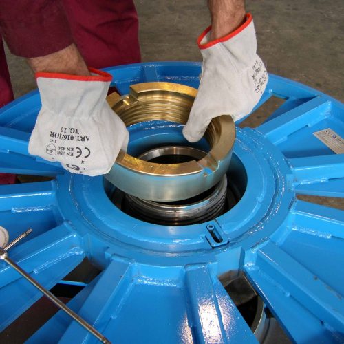 Collapsible reel, locking system removing