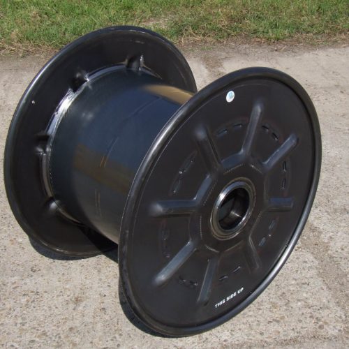 Conical reel barrel flange ribbed