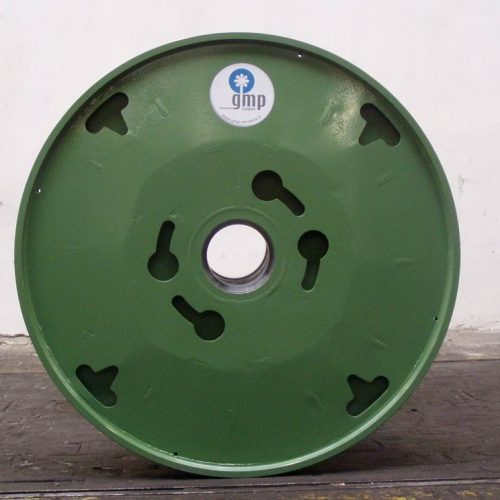 Metal wire reel with special driving holes